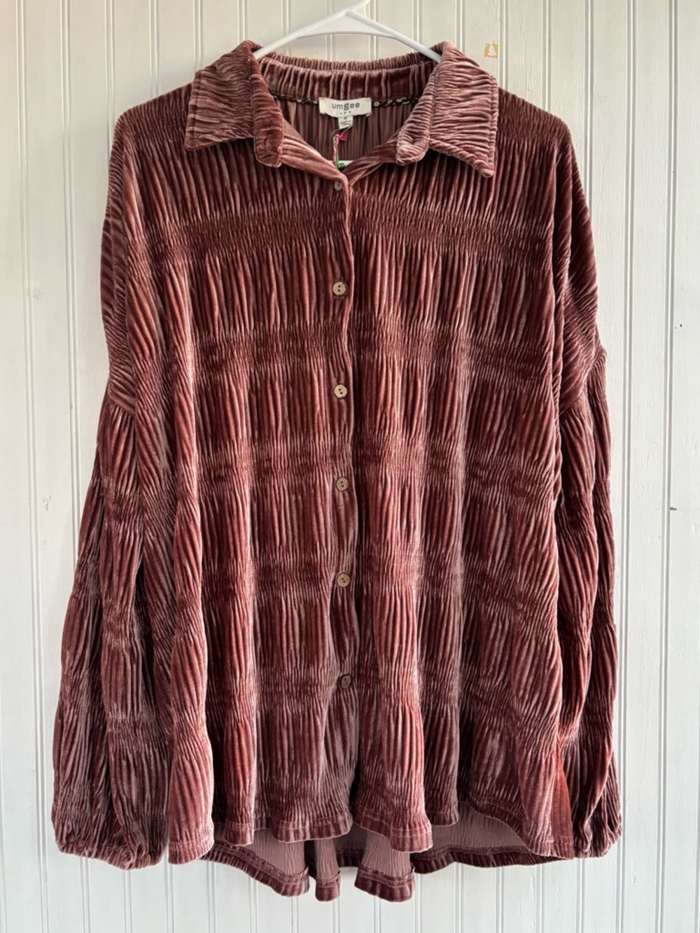 Umgee Women’s Dusty Pink Rose Velvet Velour Smocked Button Down Top MEDIUM, NWT